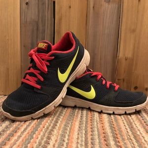 Nike cross train shoes